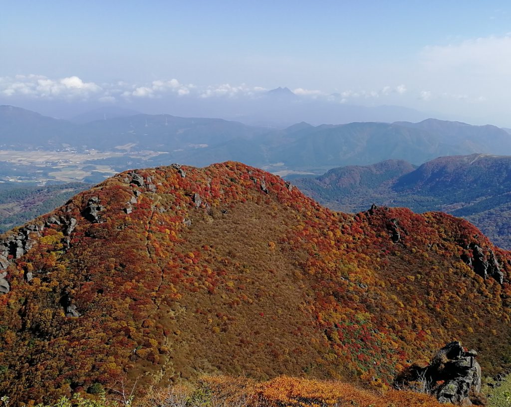 三俣山　紅葉　本峰から